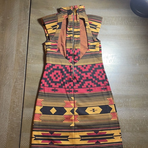 Women’s Dress - Picture 4 of 5